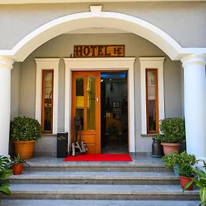  Otel Epoka Arnavutluk